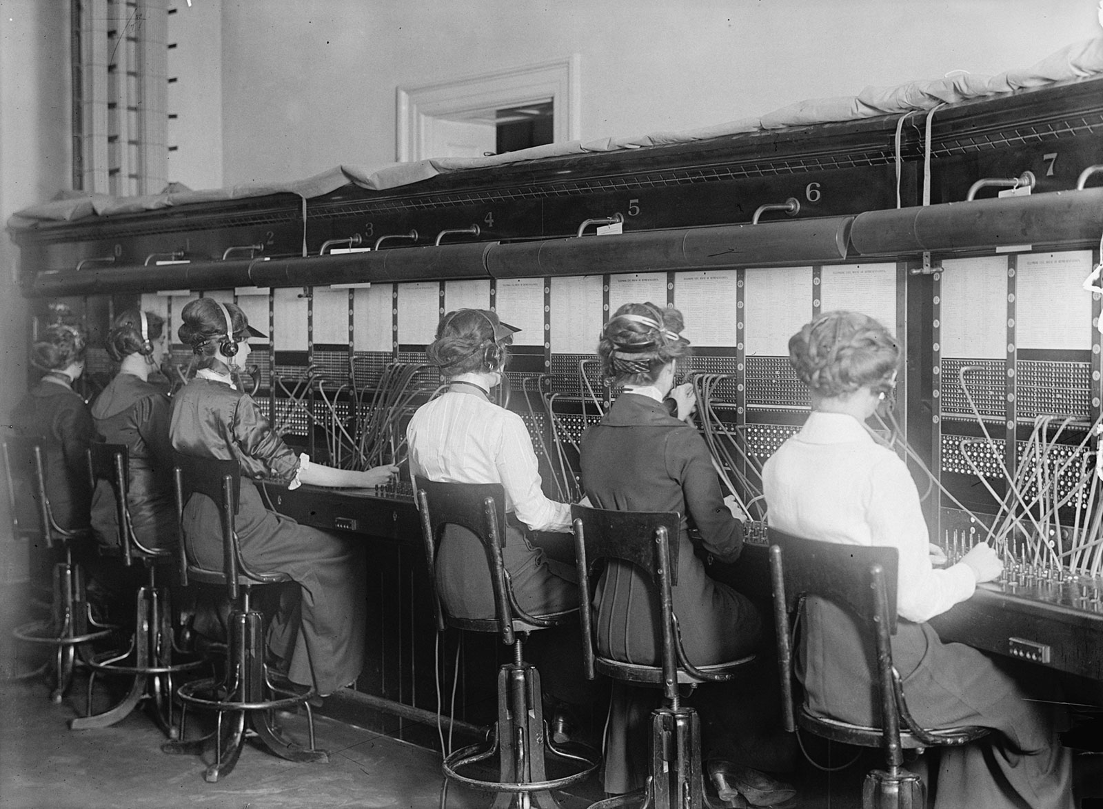 Switchboard operators during the Spanish flu pandemic